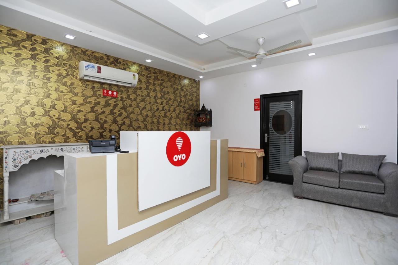 Oyo 12673 The Diplomat Inn Delhi  Exterior photo