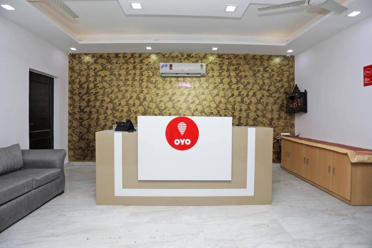 Oyo 12673 The Diplomat Inn Delhi  Exterior photo